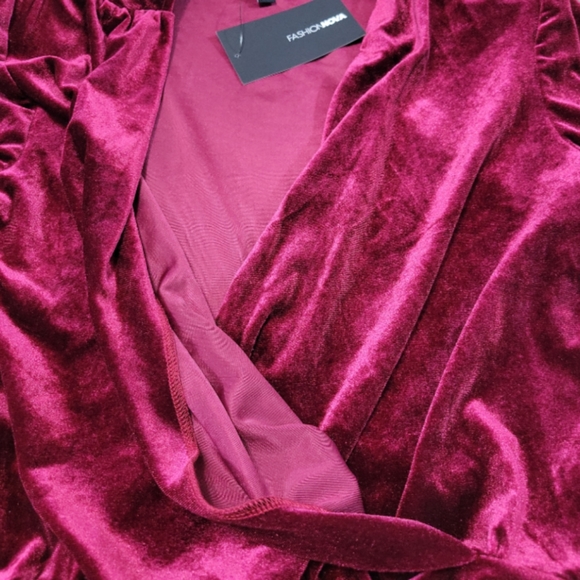 Fashion Nova Bodysuit Size Medium Women's Velvet Bodysuit Padded Shoulders New - Picture 3 of 5